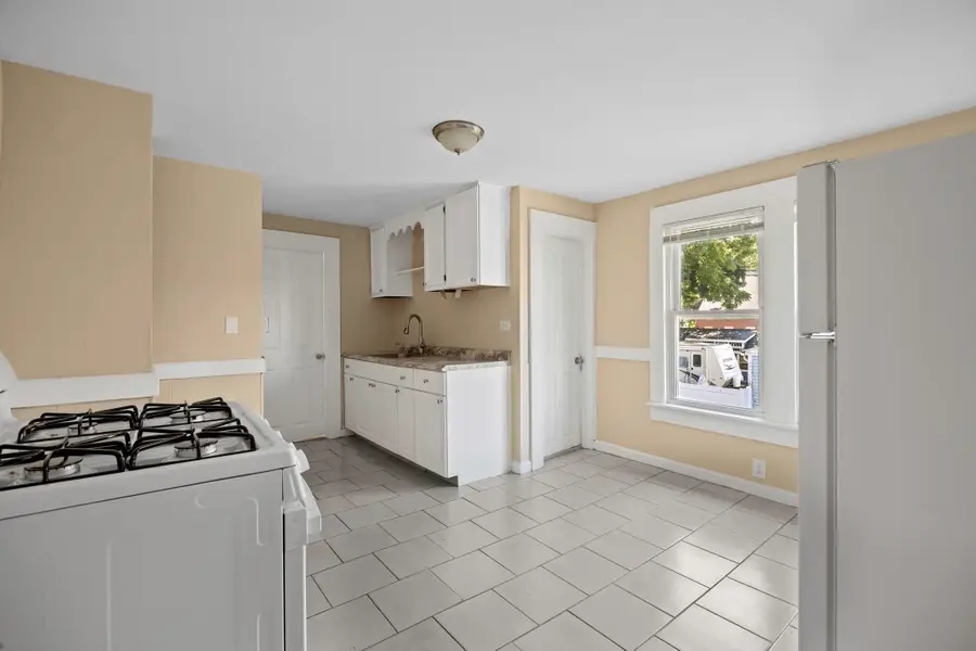 32-34 Pearl St, Chicopee, MA 01013 - #3