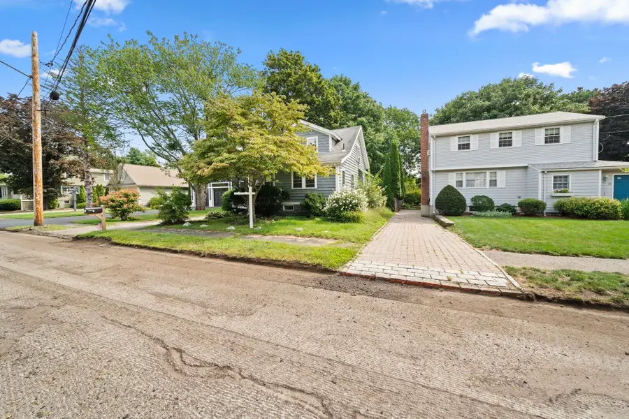 72 Valleyfield St, Lexington, MA 02421 - #3