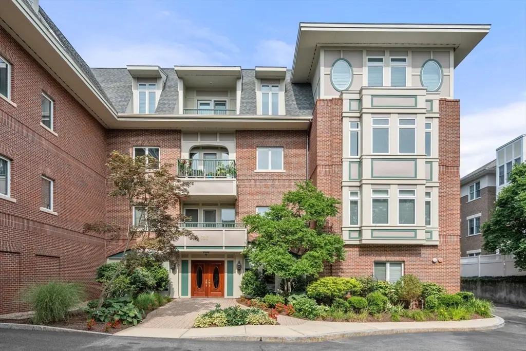 630 Hammond St #104, Chestnut Hill, MA 02467 - #1