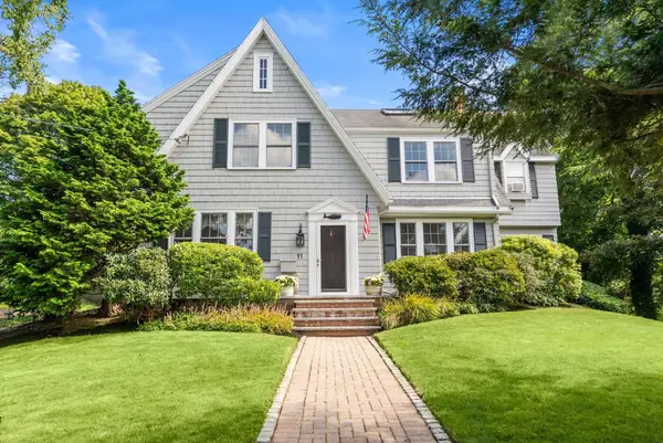 11 Hillcrest Rd, Marblehead, MA 01945
