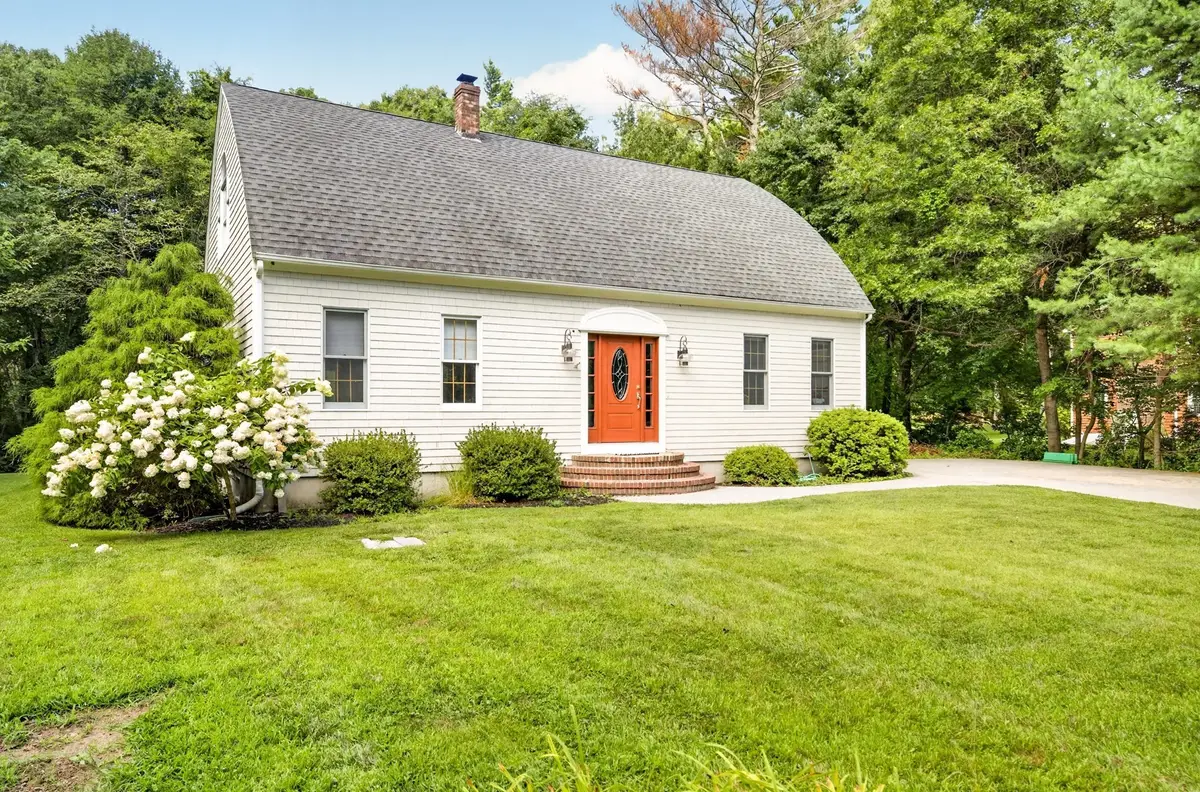 32 Slades Farm Ln, Dartmouth, MA 02748 - #1
