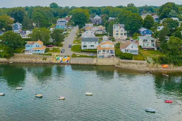 2 Stone Ter, Marblehead, MA 01945