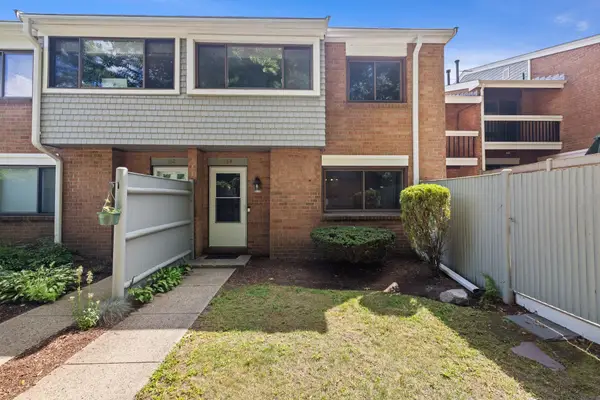 164 Greenbrook Dr #164, Stoughton, MA 02072