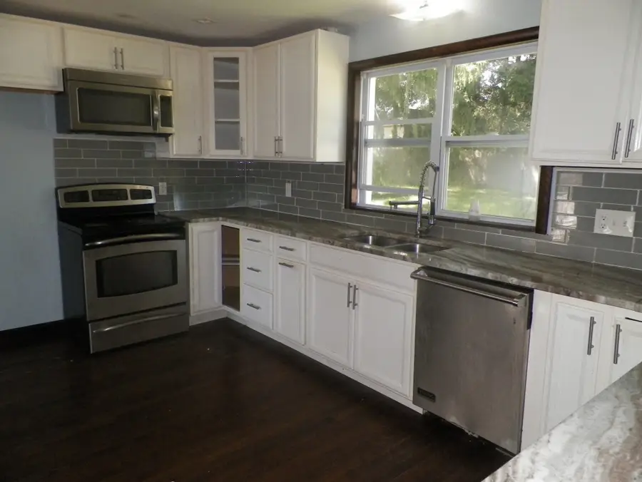 214 Grove Ave, Leominster, MA 01453 - #3