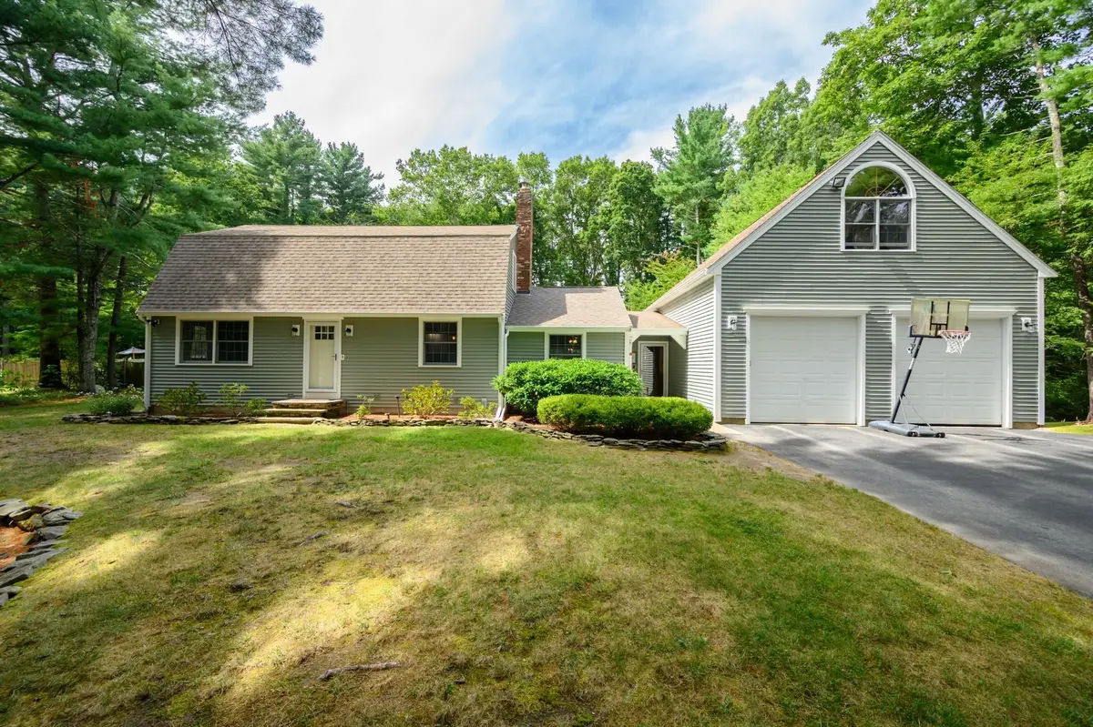 86 Edgewater Dr, Pembroke, MA 02359 - #1
