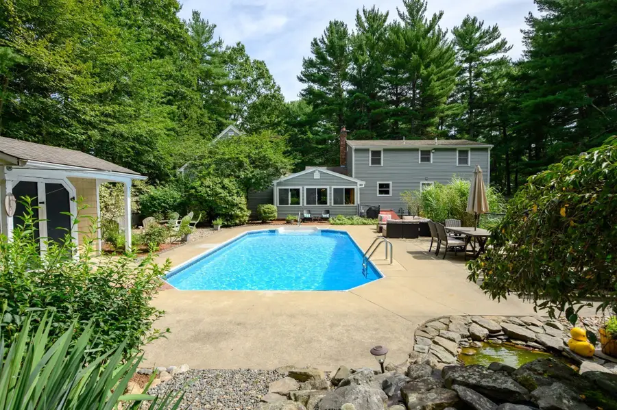 86 Edgewater Dr, Pembroke, MA 02359 - #2