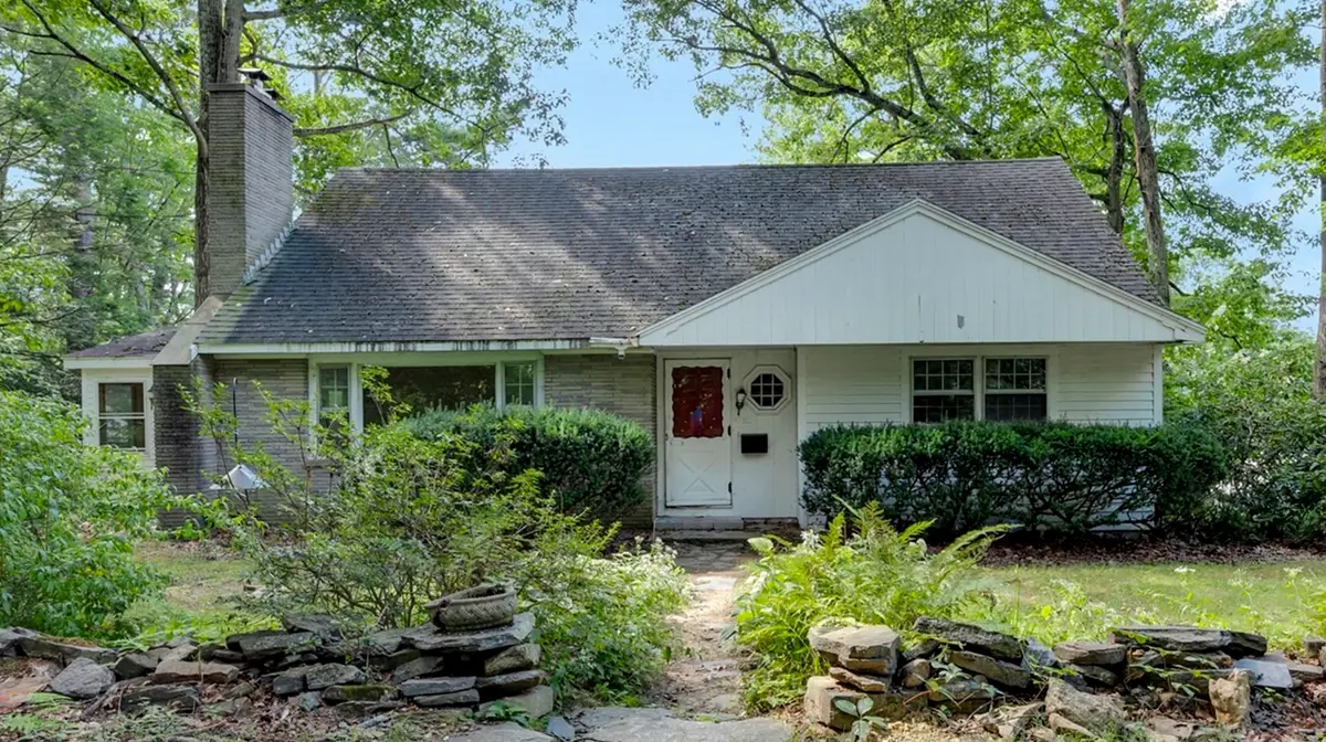 21 Wells Park Rd, Sturbridge, MA 01566 - #1