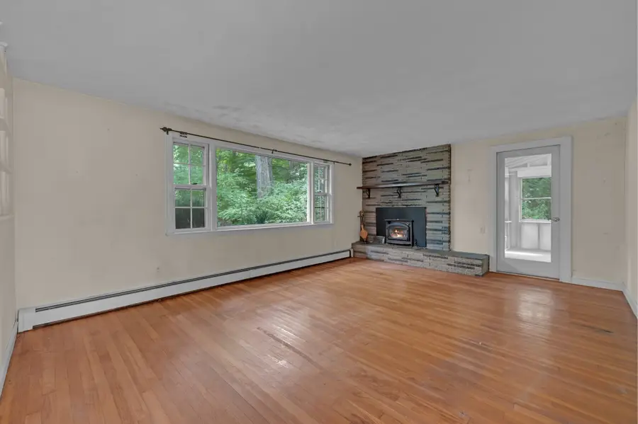 21 Wells Park Rd, Sturbridge, MA 01566 - #2