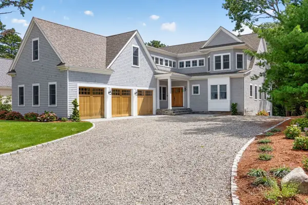 28 Quaker Run Road, Mashpee, MA 02649