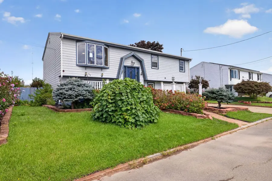 202 Oman St, Fall River, MA 02721 - #2