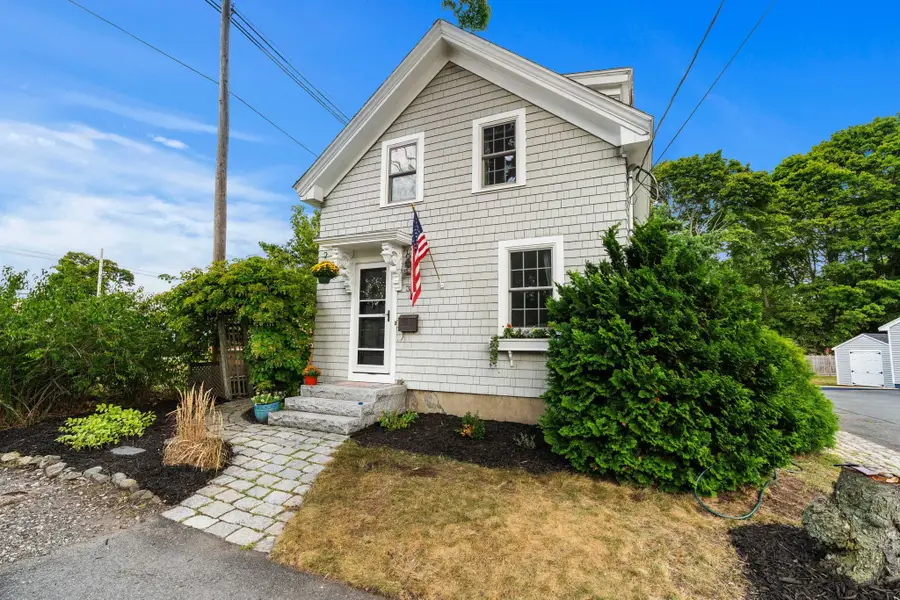 33 Putnam St, Danvers, MA 01923 - #2