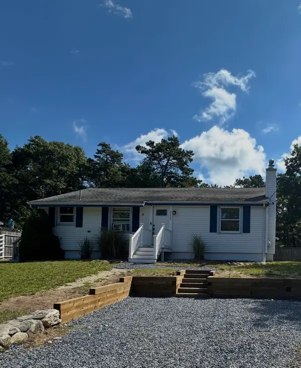 111 Wareham Lake Shore Dr, Wareham, MA 02571