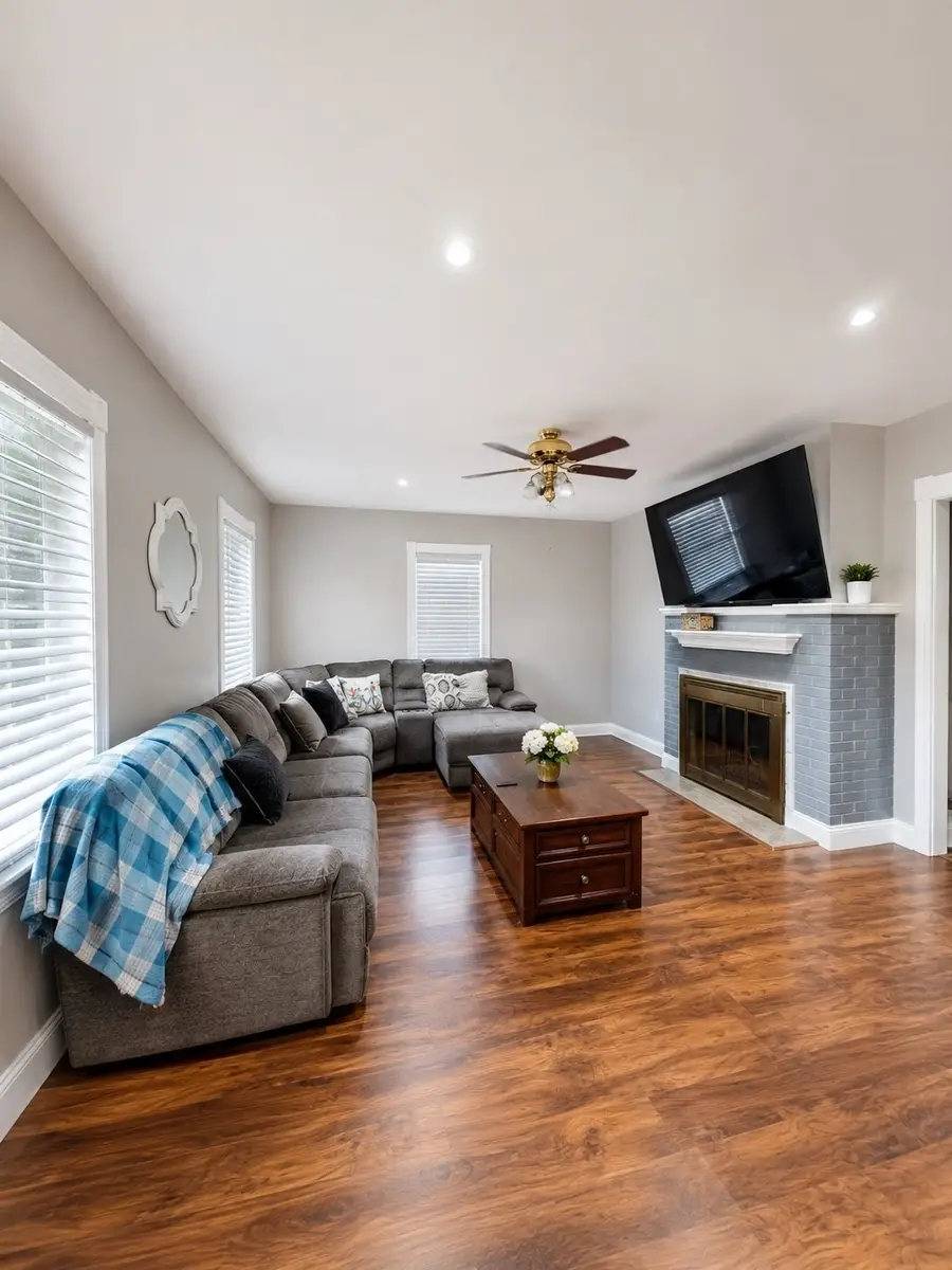 61 Austin St, Chicopee, MA 01013 - #2
