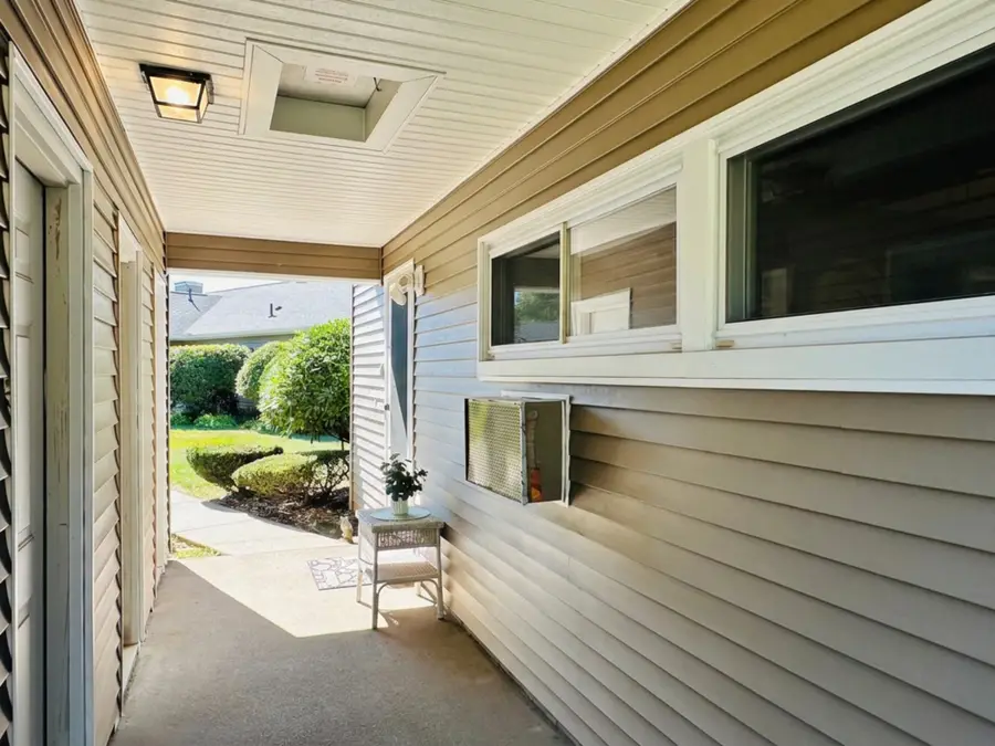 162 Horseshoe Dr #162, Chicopee, MA 01022 - #2