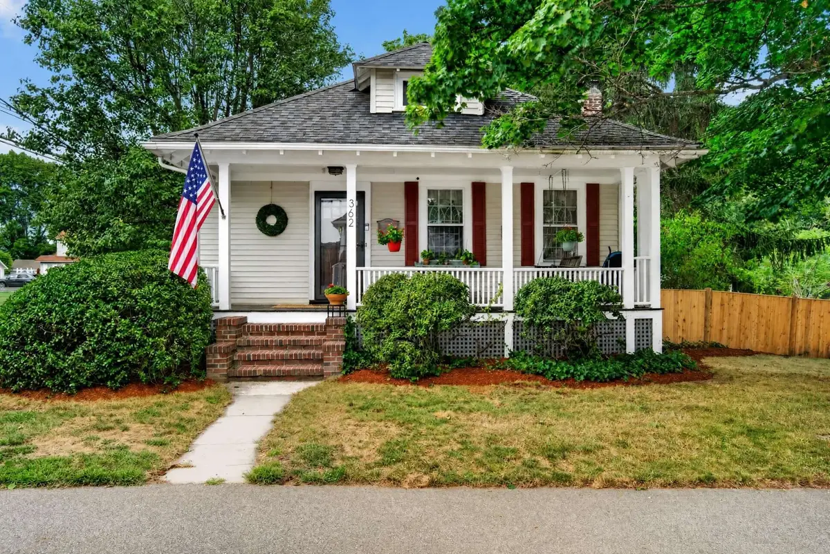 362 Mount Vernon St, Dedham, MA 02026 - #1