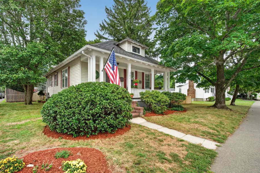 362 Mount Vernon St, Dedham, MA 02026 - #2