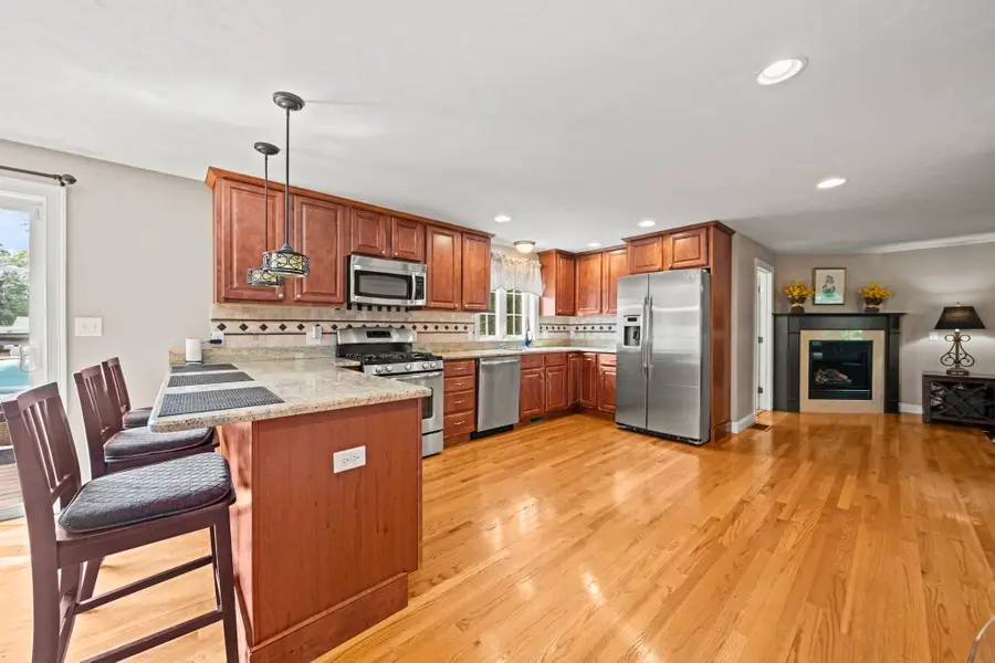 11 Village Ln, Haverhill, MA 01832 - #3