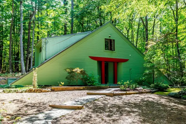 23-25 Hog Hill Rd, Pepperell, MA 01463