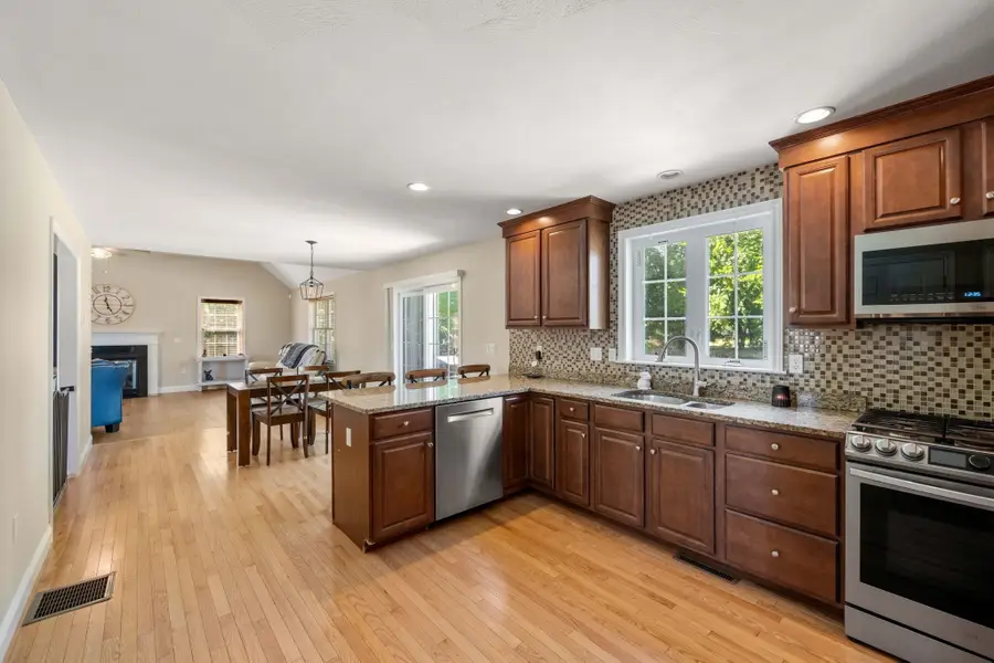 11 Duquette Dr, Haverhill, MA 01830 - #3