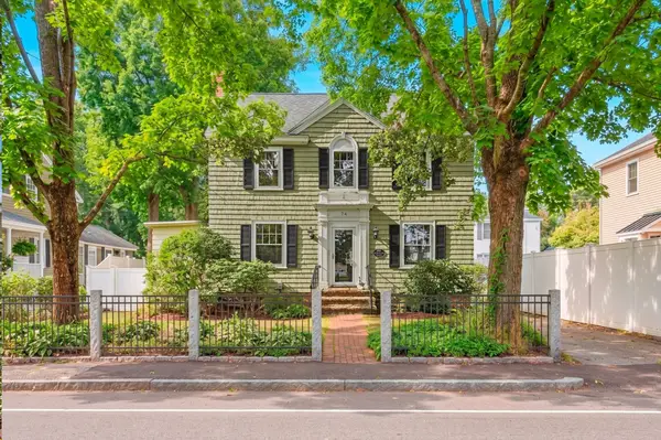 74 Chestnut St, Andover, MA 01810
