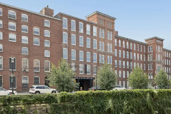 240 Jackson St #330, Lowell, MA 01852