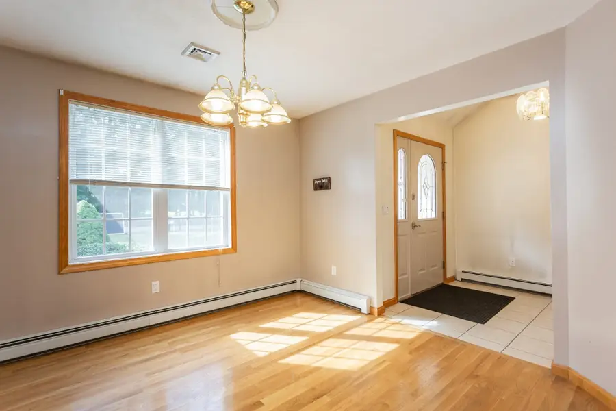 380 Spruce St, Bridgewater, MA 02324 - #3