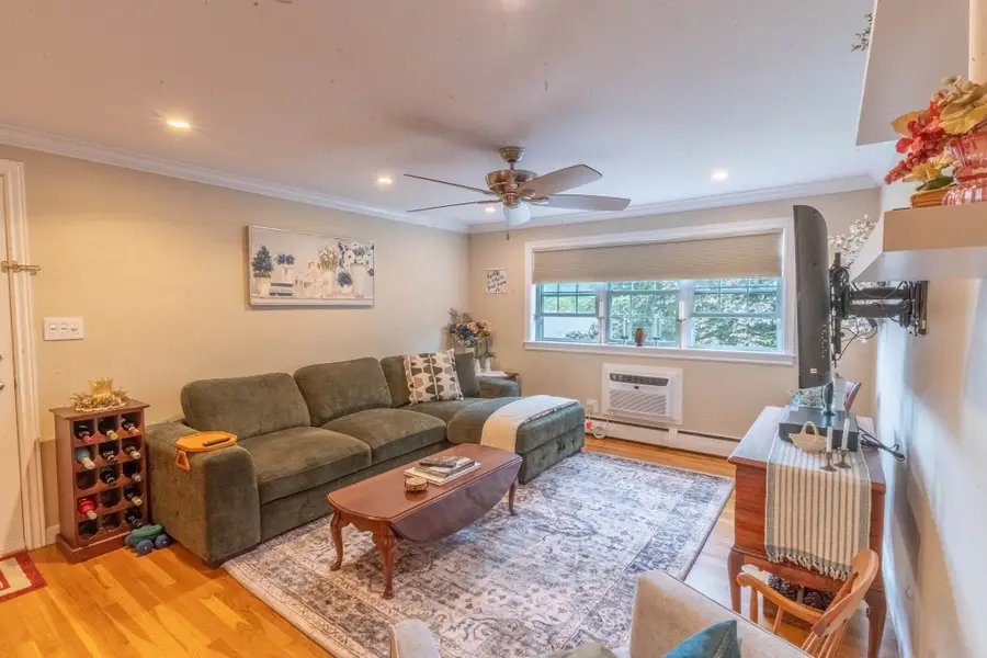 4 Nixon Ln #5, Stoneham, MA 02180 - #2
