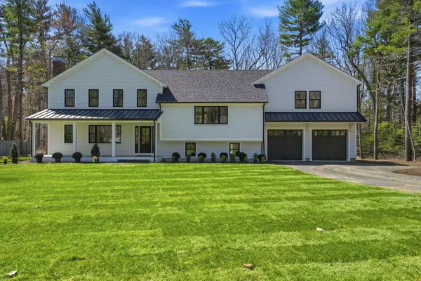 26 Old Pottery Ln, Norwell, MA 02061