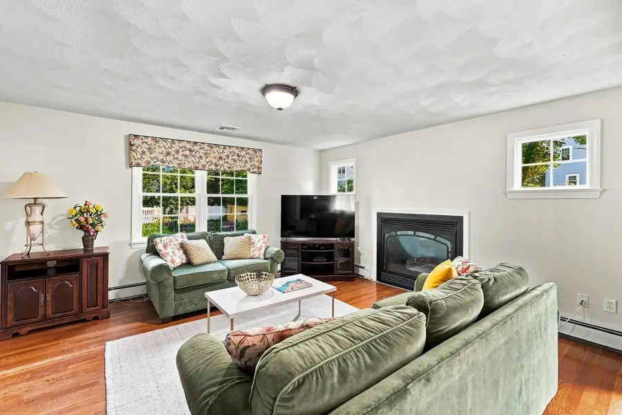 24 Richardson St, Winchester, MA 01890 - #3