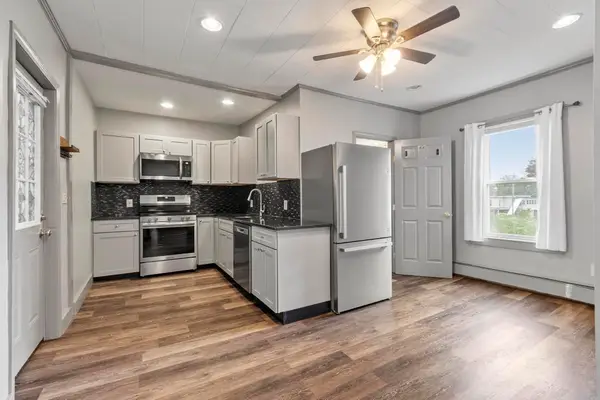 21 Old Leominster Rd, Fitchburg, MA 01420