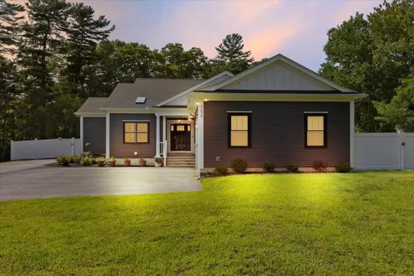 252 Scadding St, Taunton, MA 02780