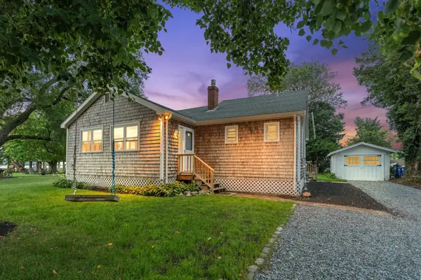 5 Wampanoag Dr, Fairhaven, MA 02719