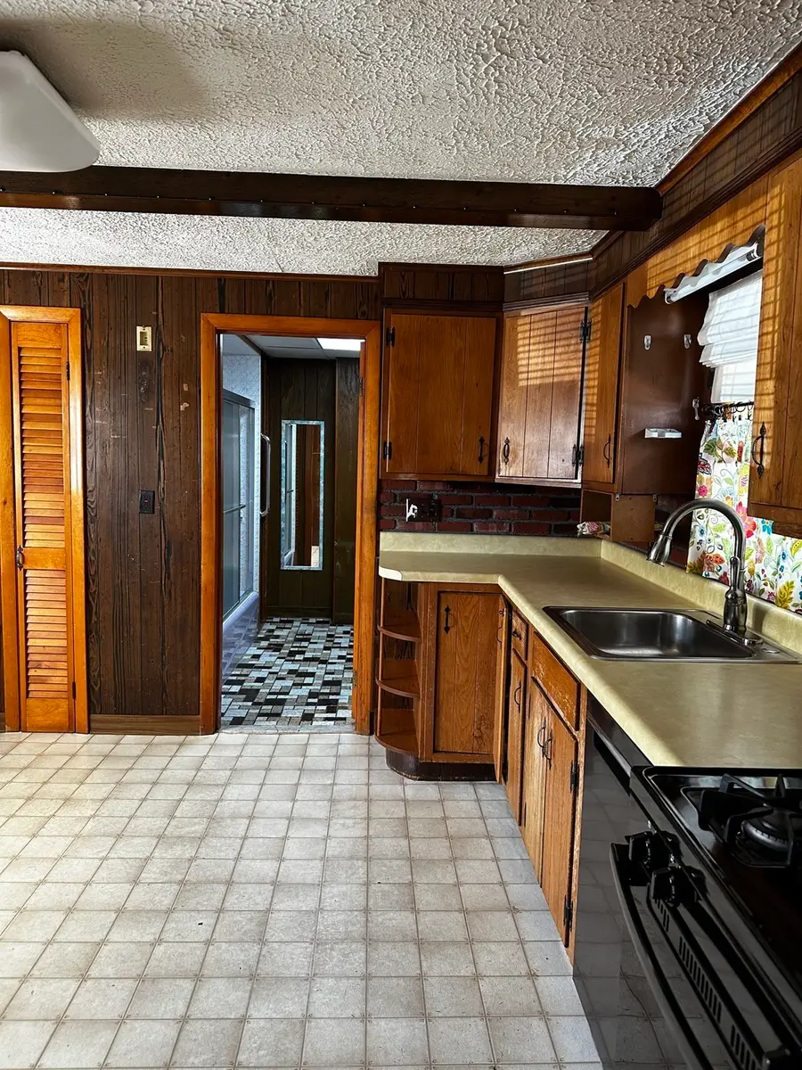168 Howard St, Lawrence, MA 01841 - #3
