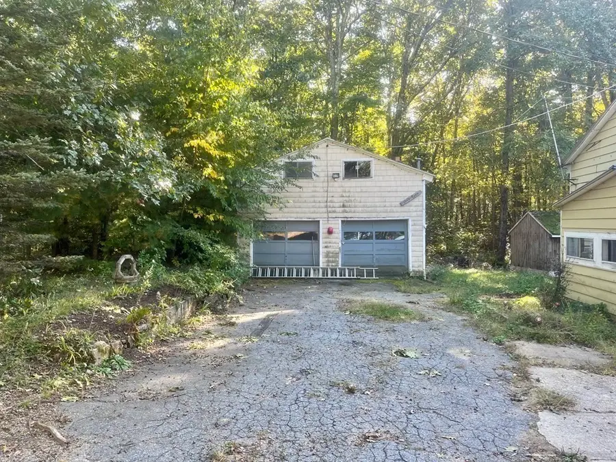 2 Woodland Ln, Spencer, MA 01562 - #3