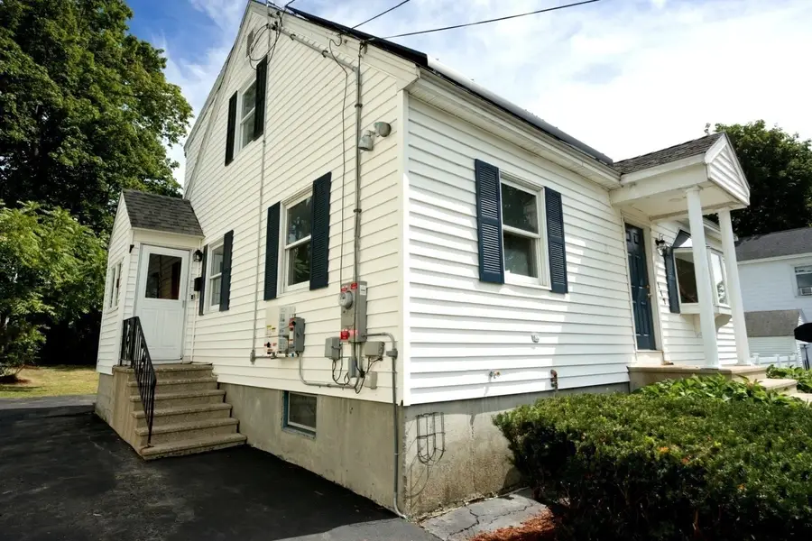 117 Lexington Ave, Lowell, MA 01854 - #2