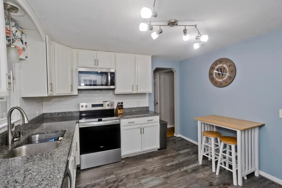 27 Lexington Ave, South Hadley, MA 01075 - #3