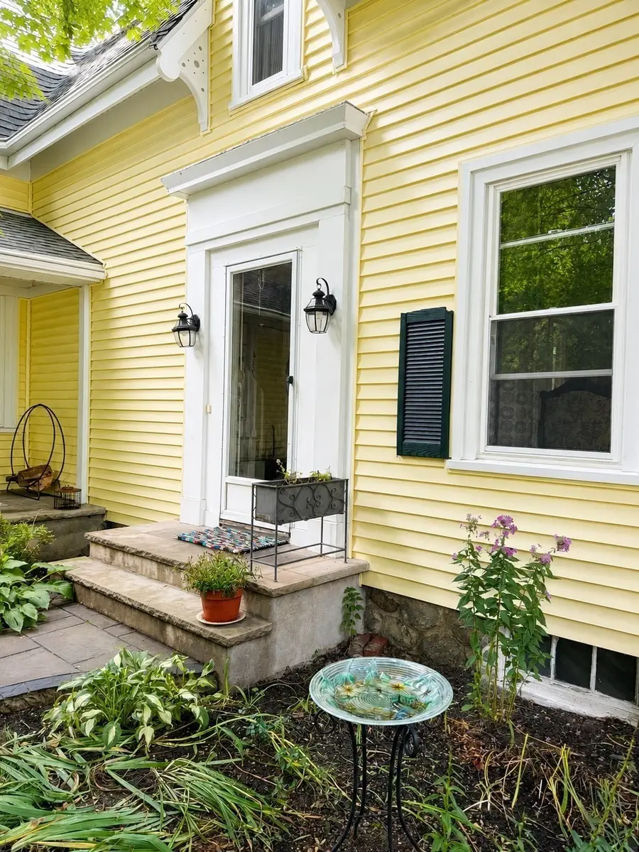 437 High St, Hanson, MA 02341 - #3
