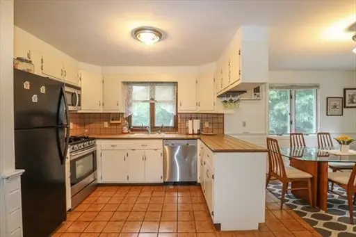 34 Neofotistos Cir, Dracut, MA 01826 - #2