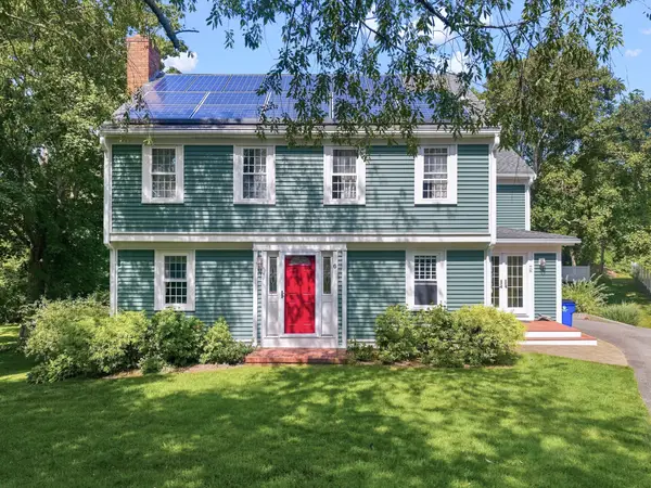 6 Meadowlark Ln, Bourne, MA 02562