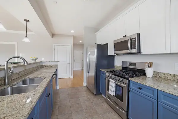 527 Pawtucket Blvd #608, Lowell, MA 01854