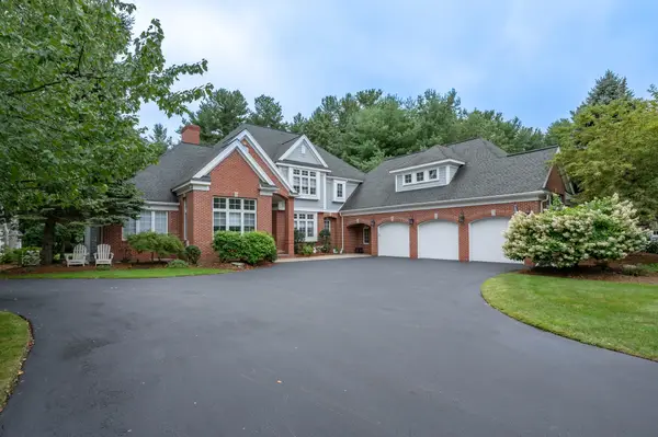4 Crestwood Ln, Nashua, NH 03062
