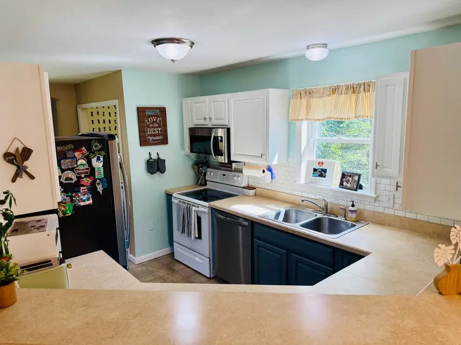 20 Memorial St, Baldwinville, MA 01436 - #3