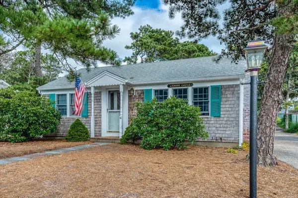 16 Lawrence Rd, Dennis, MA 02639