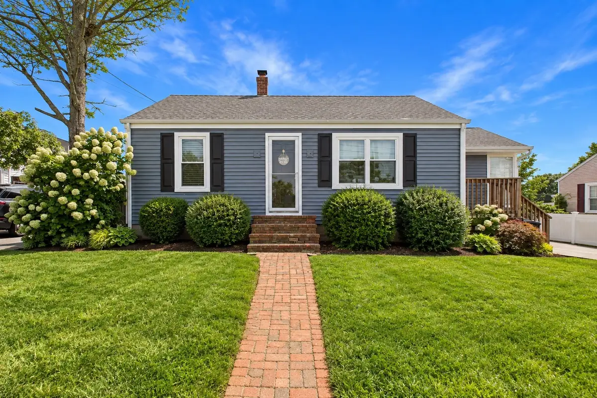 38 Little Neck Ave, Swansea, MA 02777 - #1