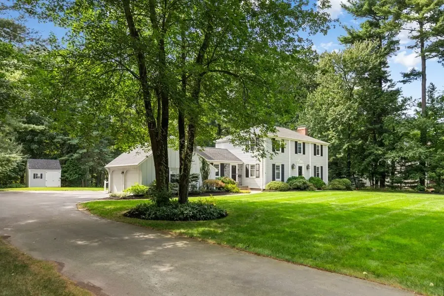 24 Edgemere Rd, Lynnfield, MA 01940 - #3