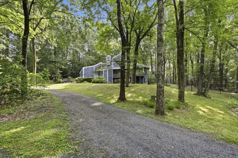 616 Station Rd, Amherst, MA 01002 - #2