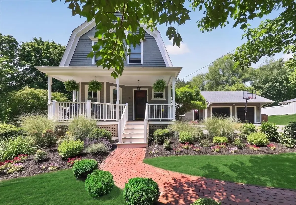 81 Hobart St, Hingham, MA 02043 - #1