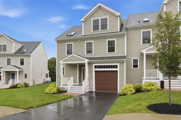 14 Blueberry Hill Ln #14, Melrose, MA 02176