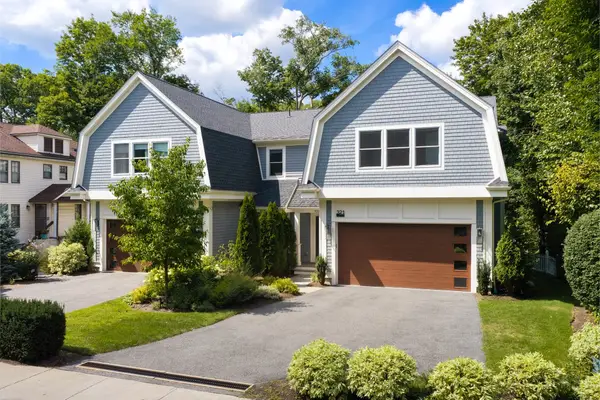 321 Lake Ave #321, Newton, MA 02461