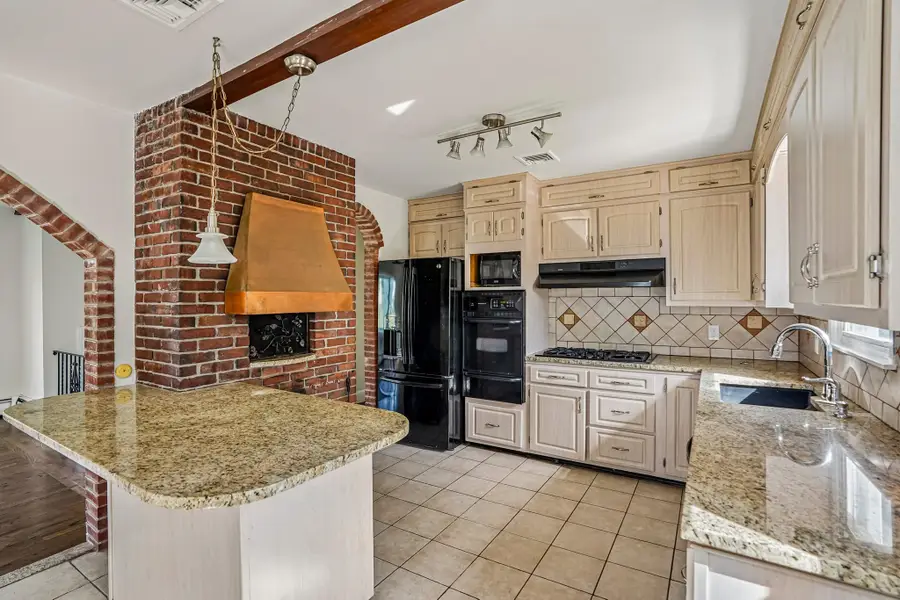 56 Cushing St, North Providence, RI 02904 - #2